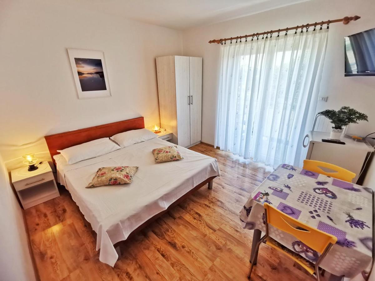 Apartments Sokolic Nerezine Extérieur photo