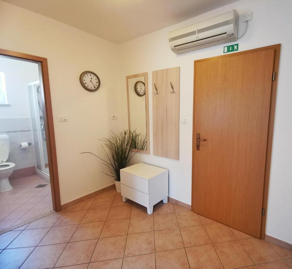 Apartments Sokolic Nerezine Extérieur photo